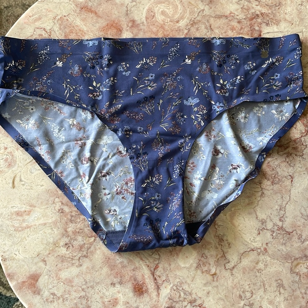 NWOT Set Of 5 Woman’s Medium Lucky Brand Hipsters Floral/Blue/Black/Print Fabric - Picture 6 of 15